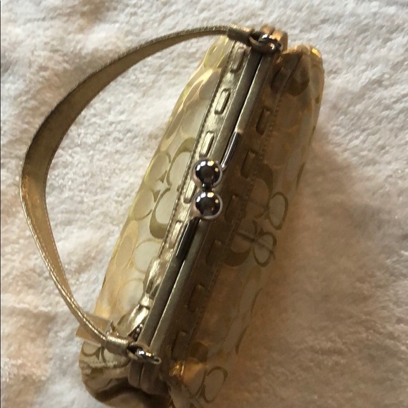 COACH Gold leather clutch - Picture 4 of 6